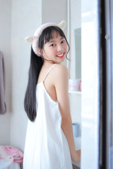 她在洗碗我在后面老扒